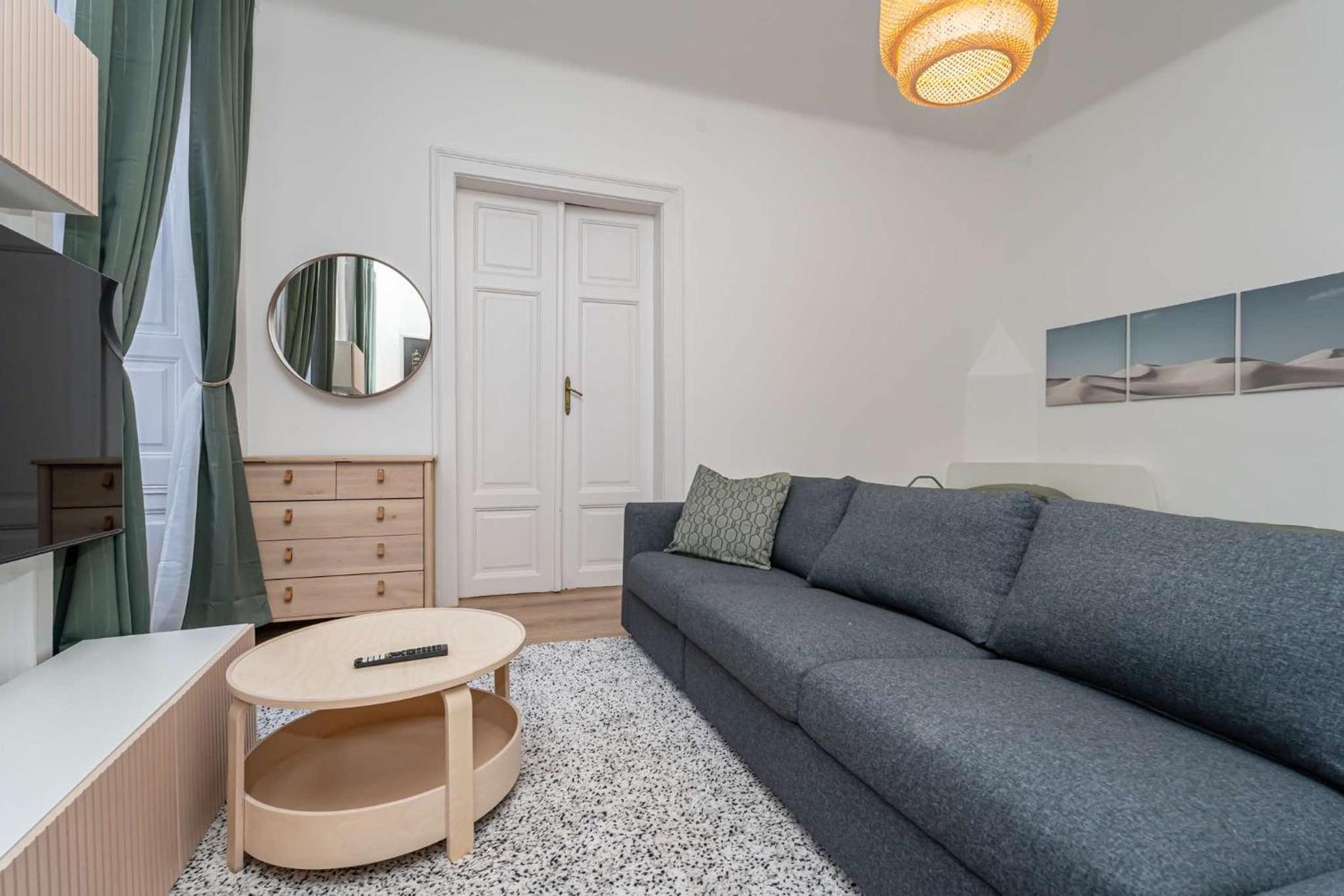 Apartment Gozsdu Court Three Roses