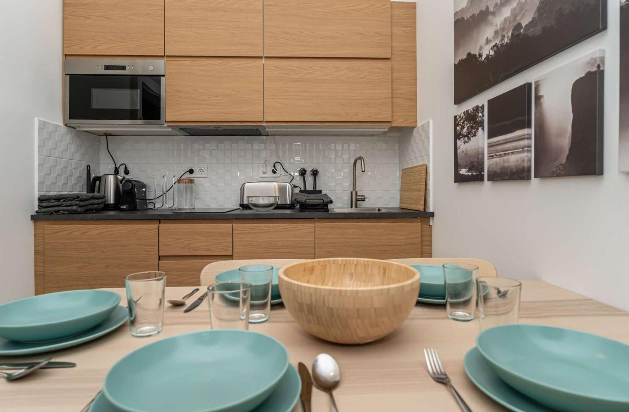 Gozsdu Court Three Roses Apartment