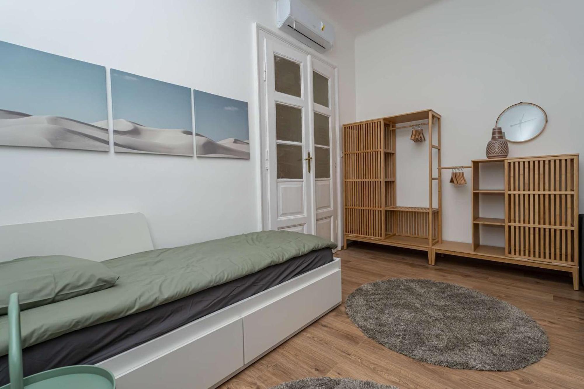 Apartment Gozsdu Court Three Roses *